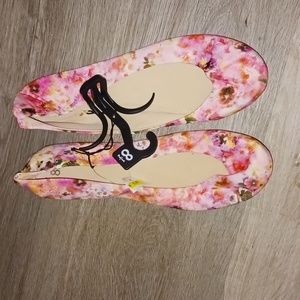 Brand new 8.5 floral flats